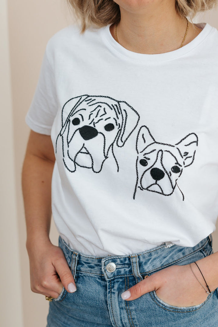 Majica s vezenim psima